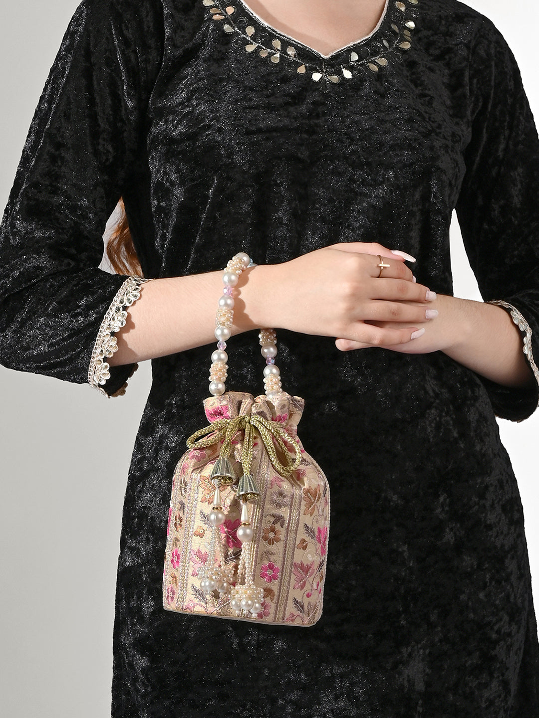 Minot Embriodered Medium Potli