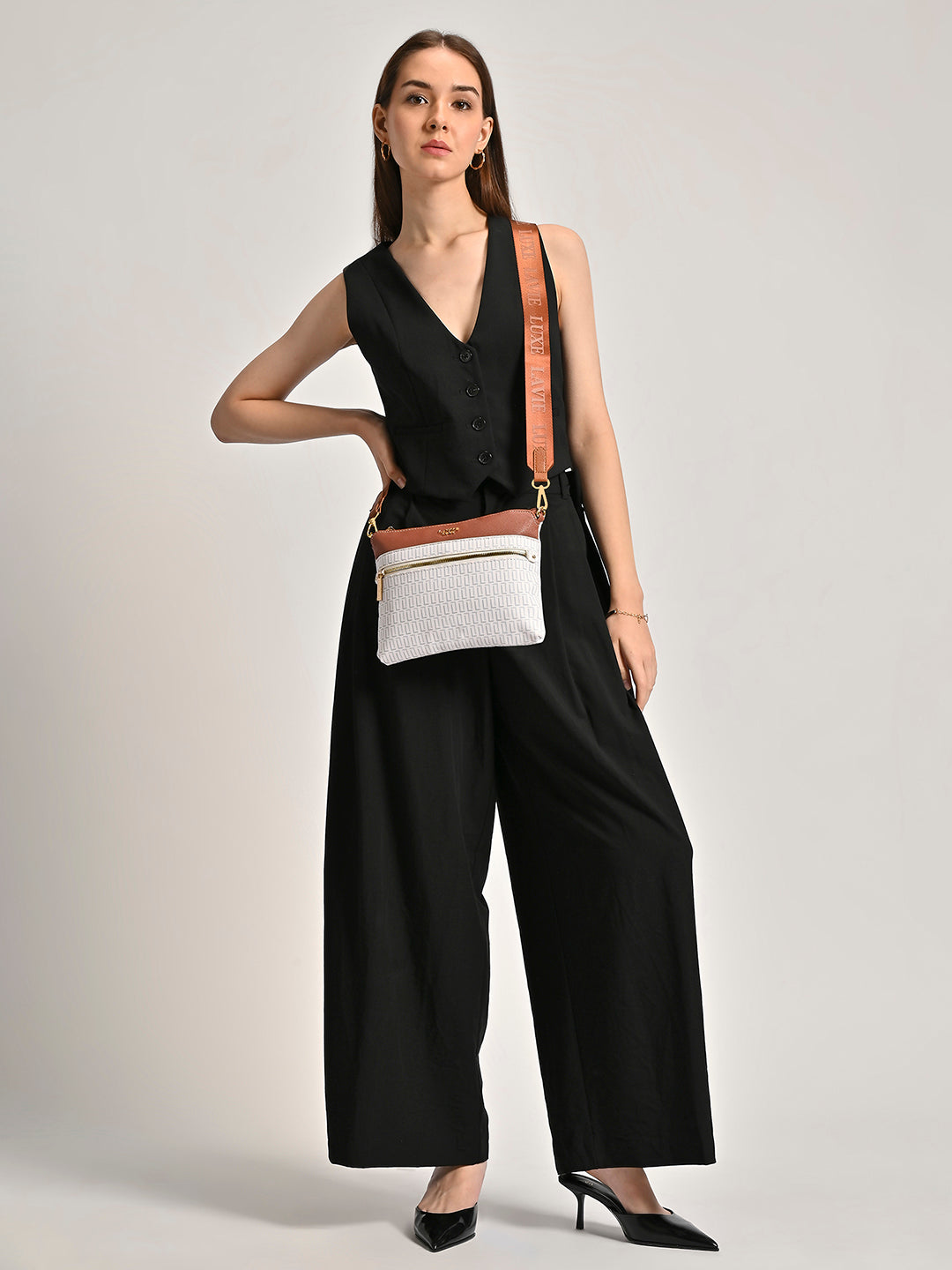 Mono Quick25 Small Top Zip Sling Handbag