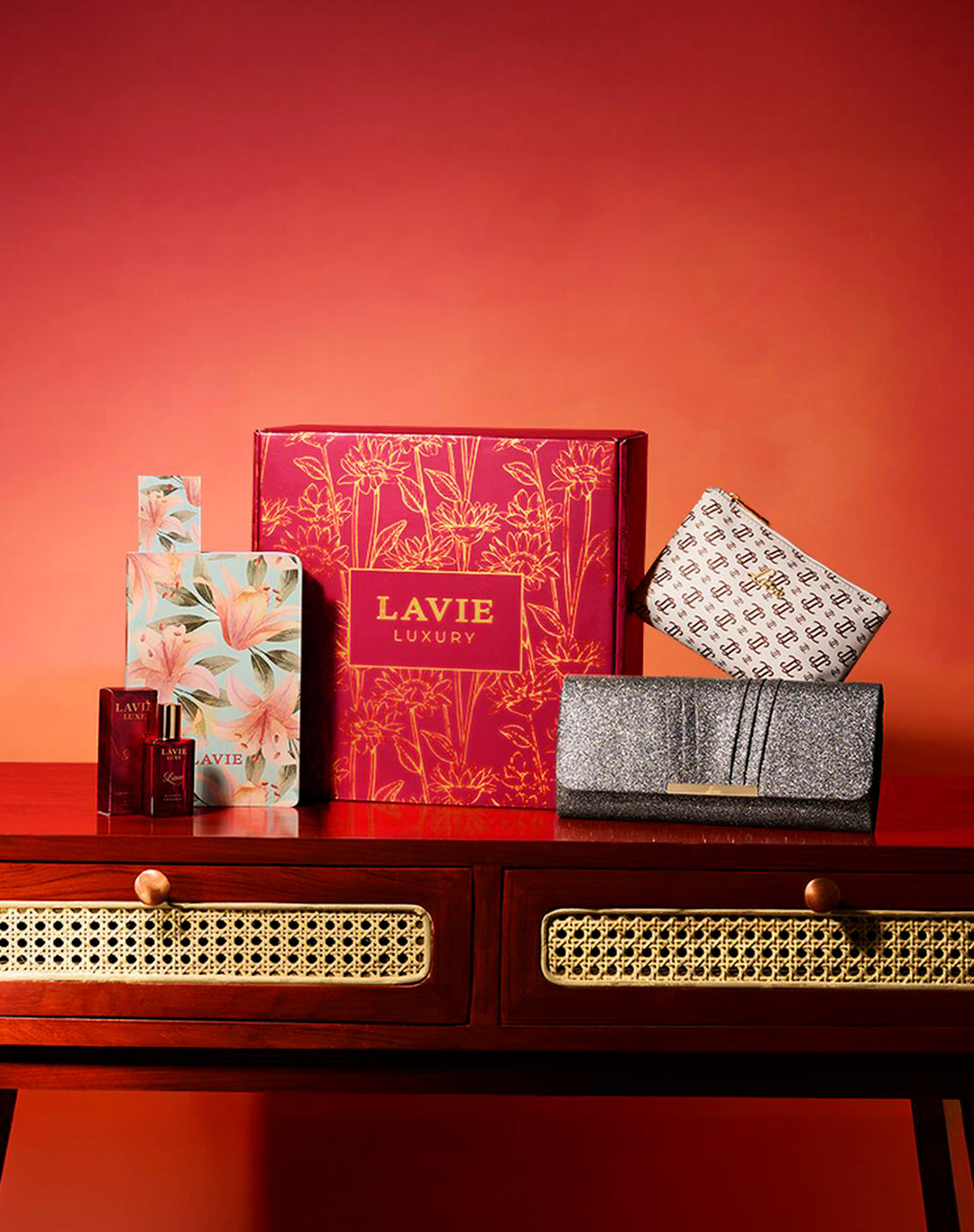Scarlet Clutch Women Giftset